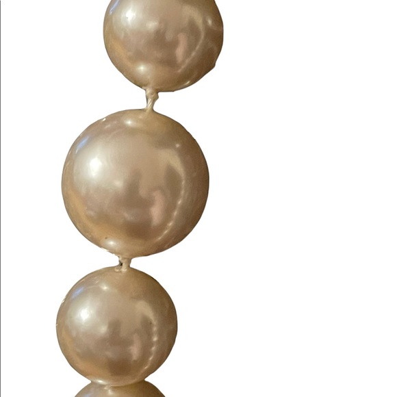 Kenneth J Lane chunky faux pearls necklace - Picture 8 of 12